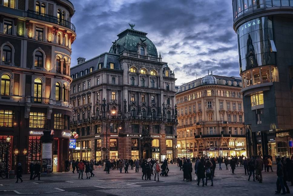 People and buildings in Vienna in the evening